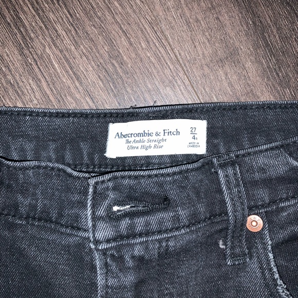 Like New-  Abercrombie The Ankle Straight Ultra High Rise Jeans ! - Picture 2 of 2